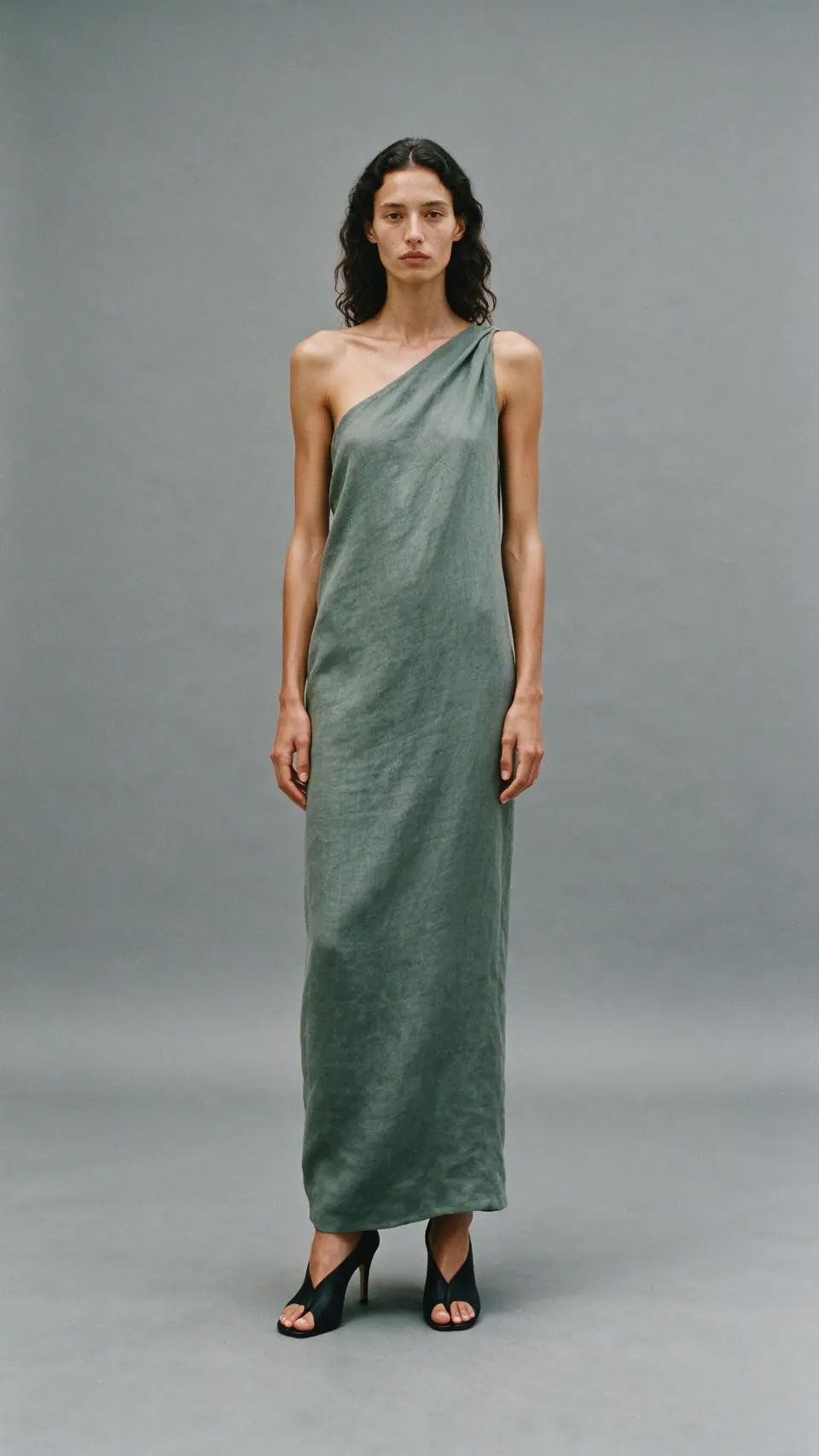Look 55 — Nótt, baltic column