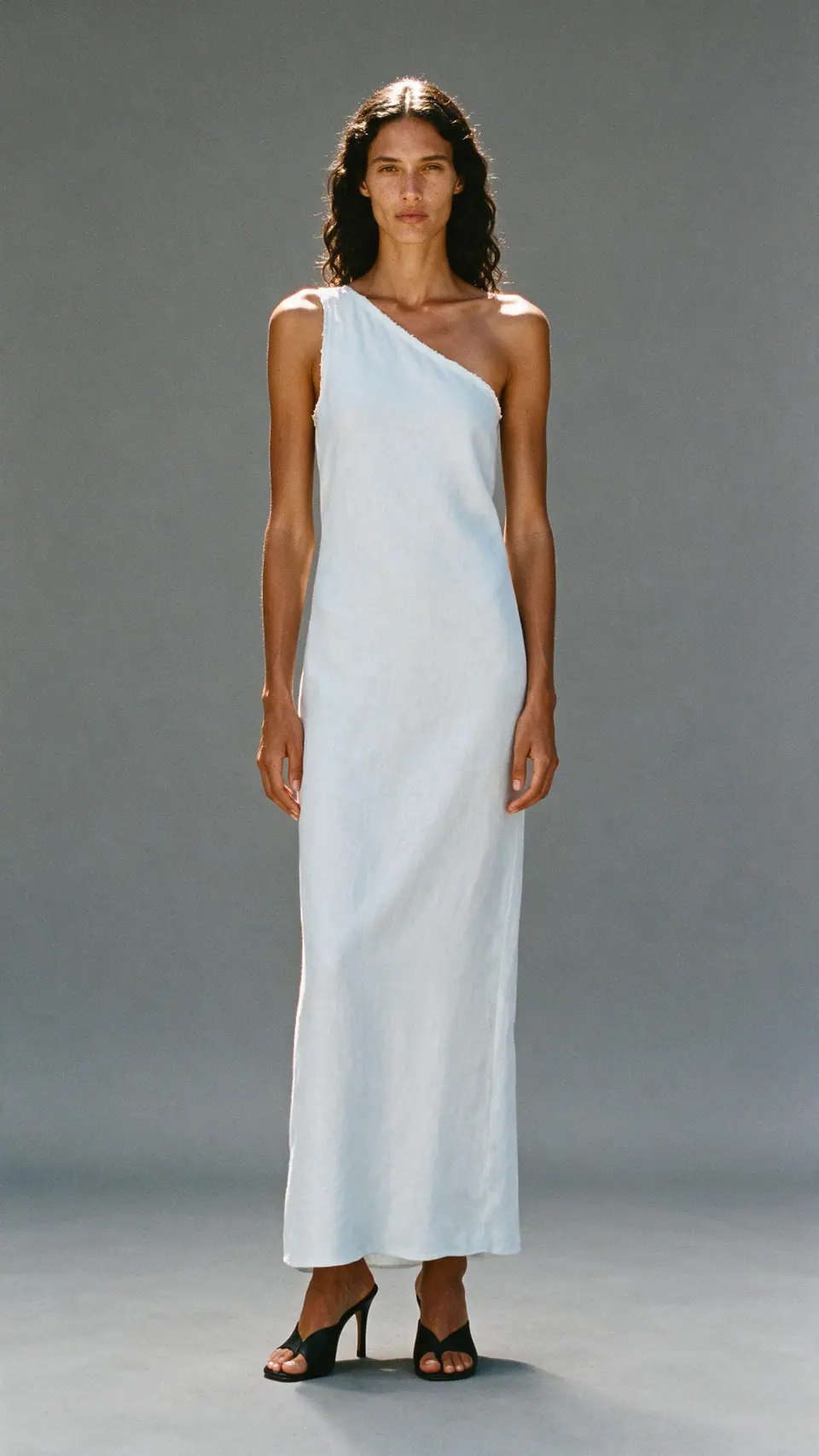 Look 71 — Antigone, one shoulder raw